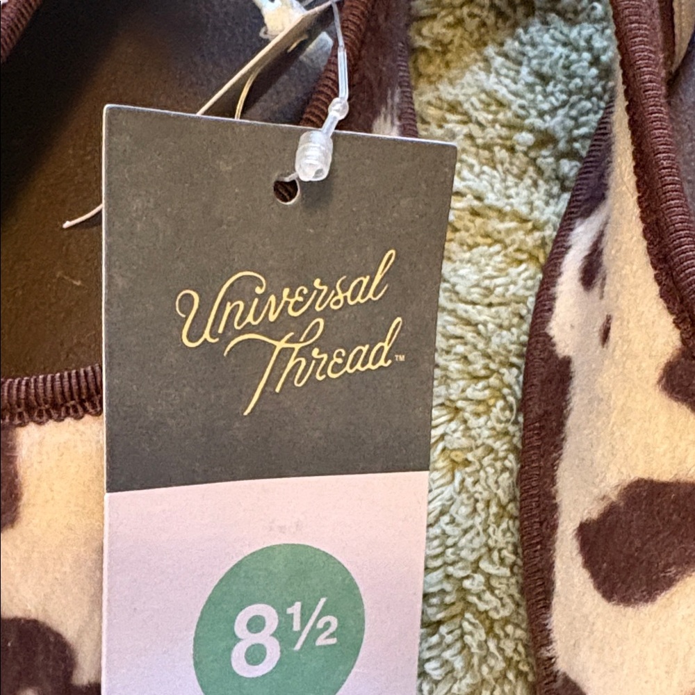 NWT Universal Thread Women’s Brown and White Cow Print Flats size 8.5 - Picture 2 of 5